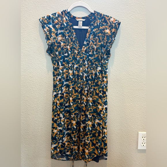 This pretty size 2 H&M dress is navy with a pretty pattern! - Picture 3 of 5